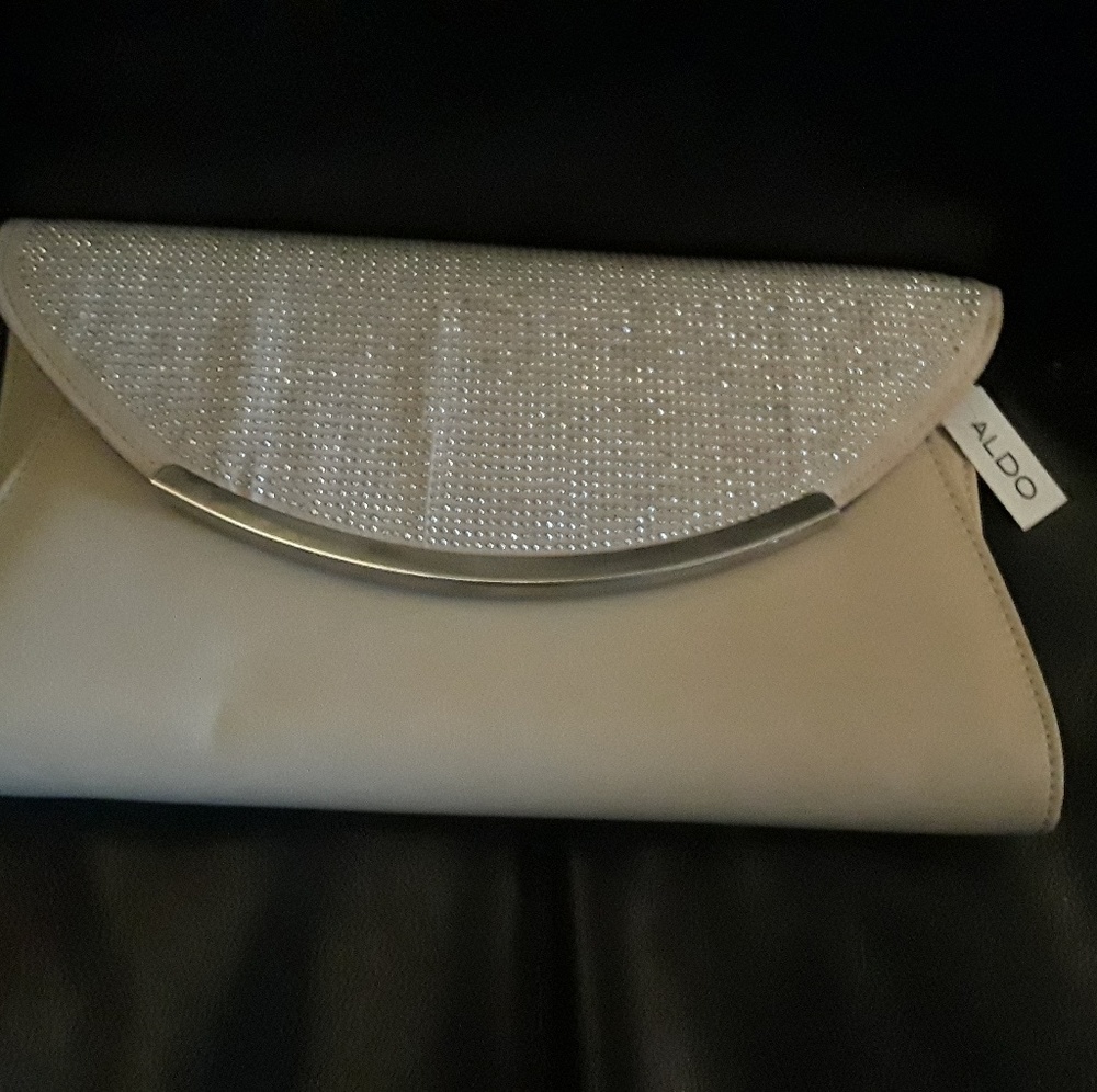 Also clot h purse new with tag.
